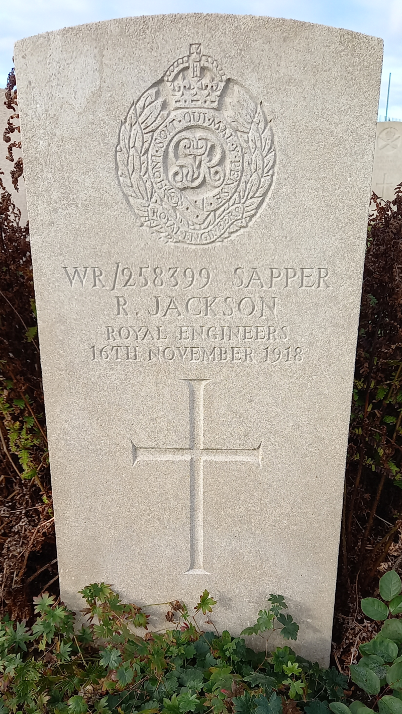 © Iain Finch: Licensor: Iain Finch Robert Jackson memorial